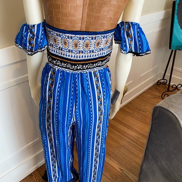 COPY - Off the shoulder Jumpsuit with side cut-outs - Picture 2 of 11